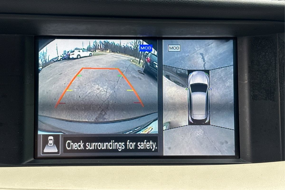 Used 2017 INFINITI QX30 Premium w/ Technology Package image 32