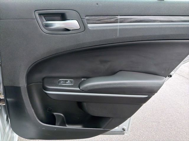 Used 2022 Chrysler 300 Touring L image 12