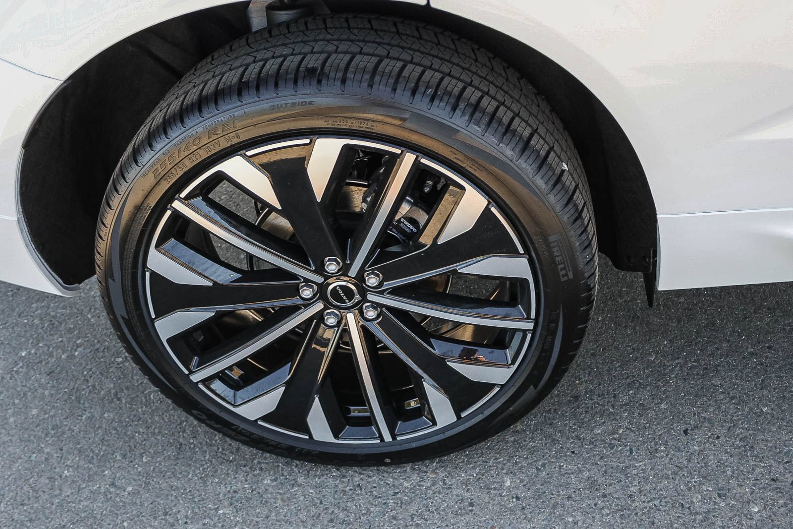 New 2026 Volvo XC60 B5 Ultra AWD/4WD image 13
