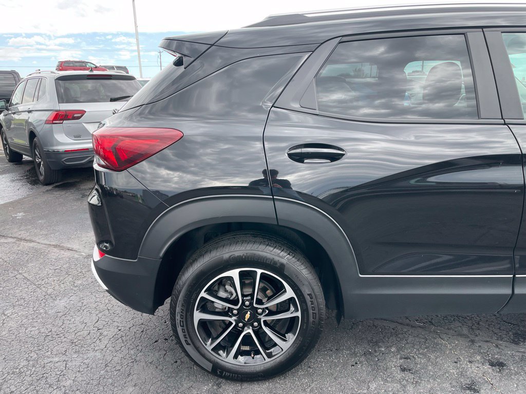 Used 2025 Chevrolet TrailBlazer LT AWD/4WD image 34