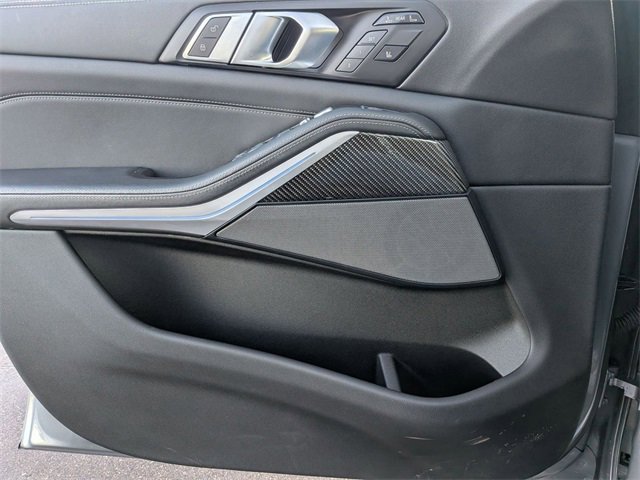 Used 2025 BMW X7 M60i w/ Climate Comfort Package image 15