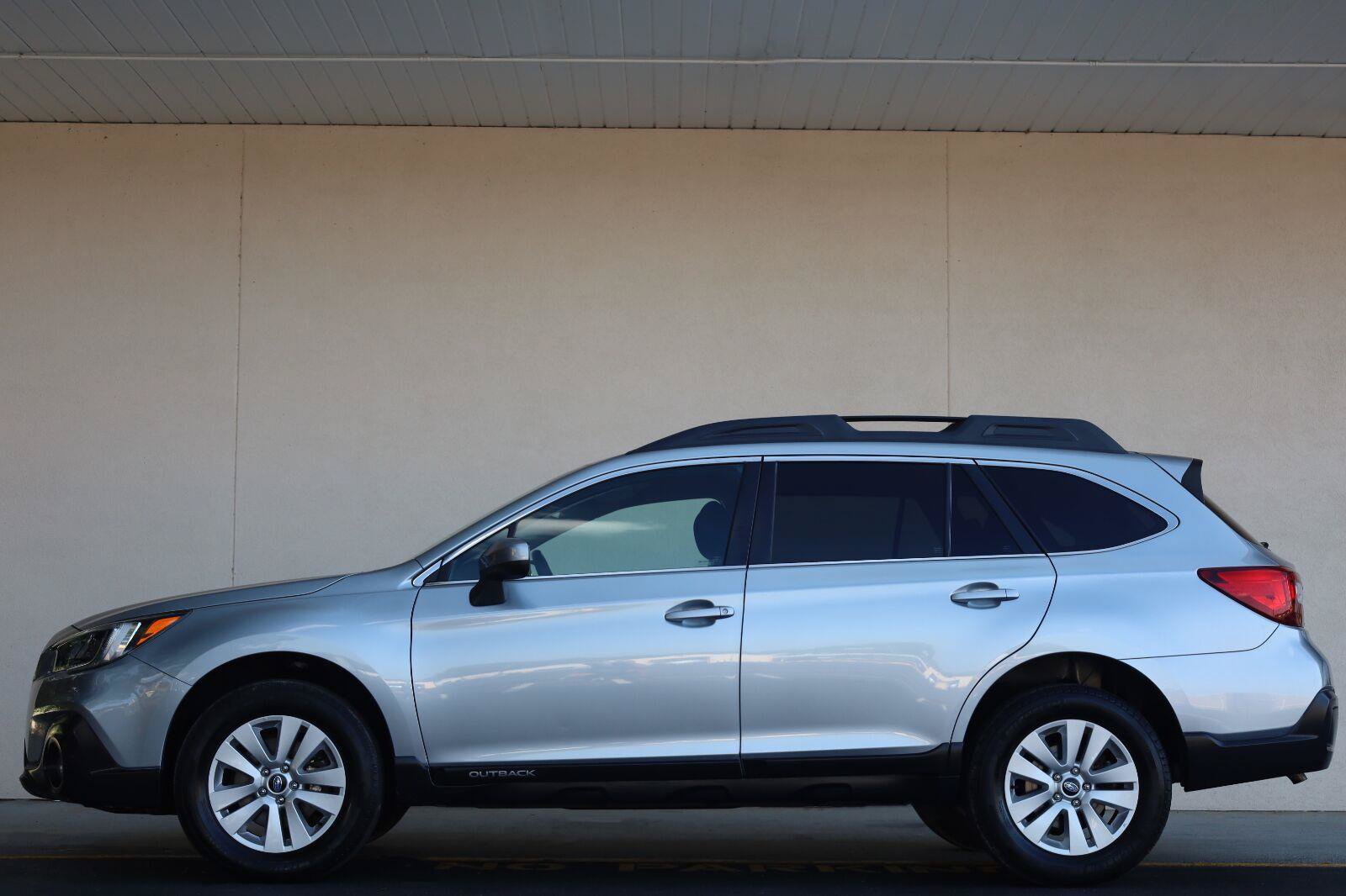 Used 2018 Subaru Outback 2.5i Premium AWD/4WD image 3