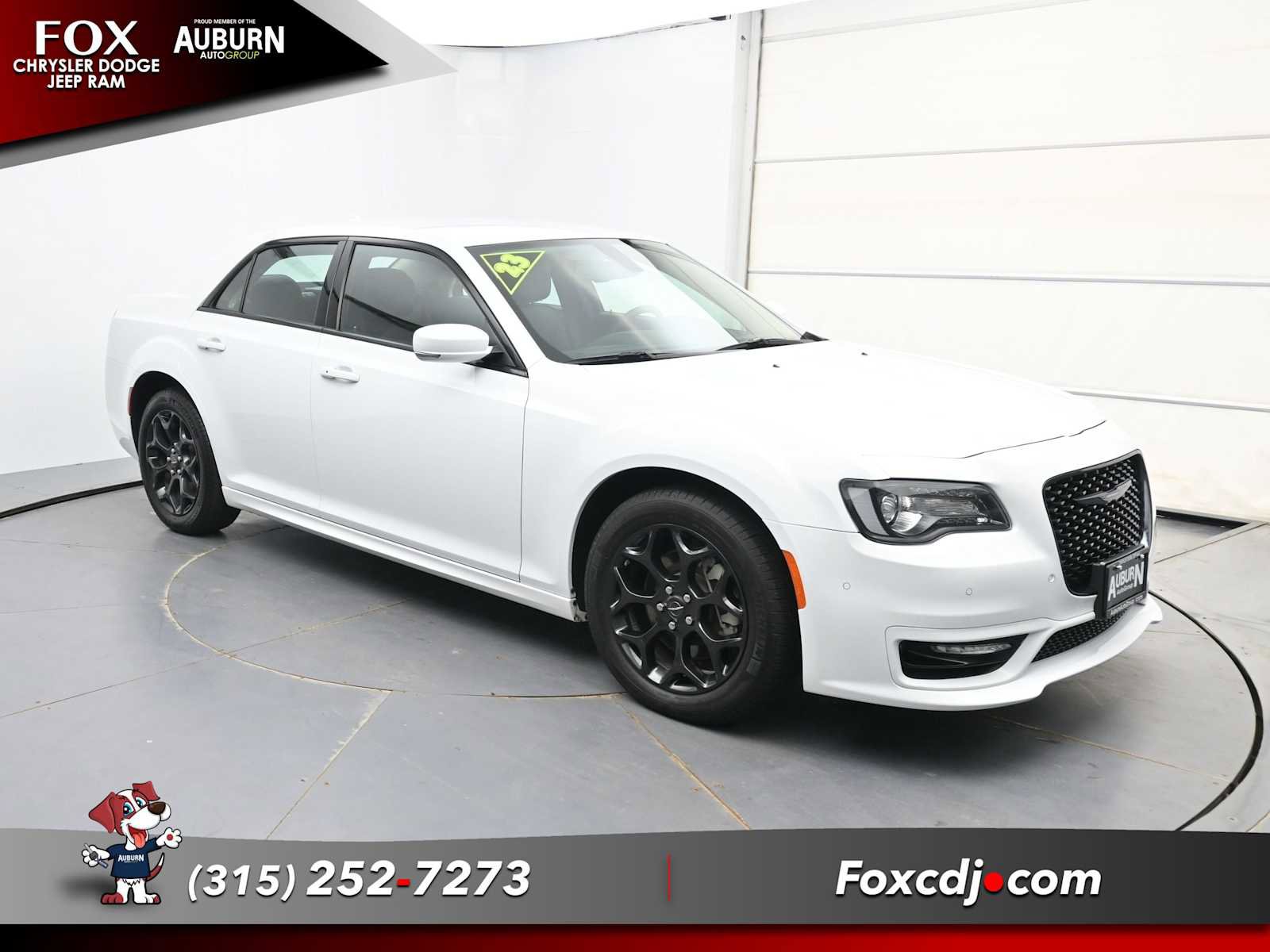 Used 2023 Chrysler 300 Touring L w/ Comfort Group image 2