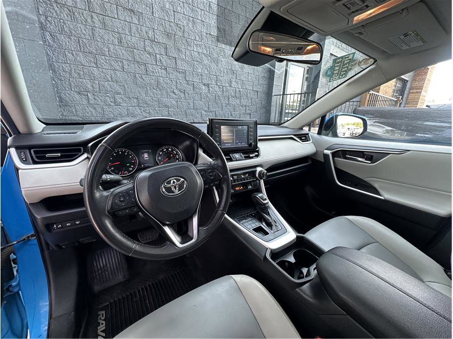 Used 2019 Toyota RAV4 XLE Premium AWD/4WD image 2