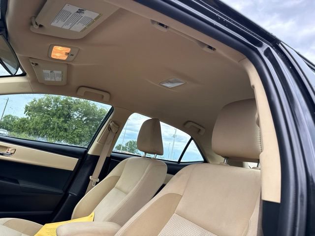 Used 2017 Toyota Corolla LE w/ Carpet Mat Package (TMS) FWD image 18