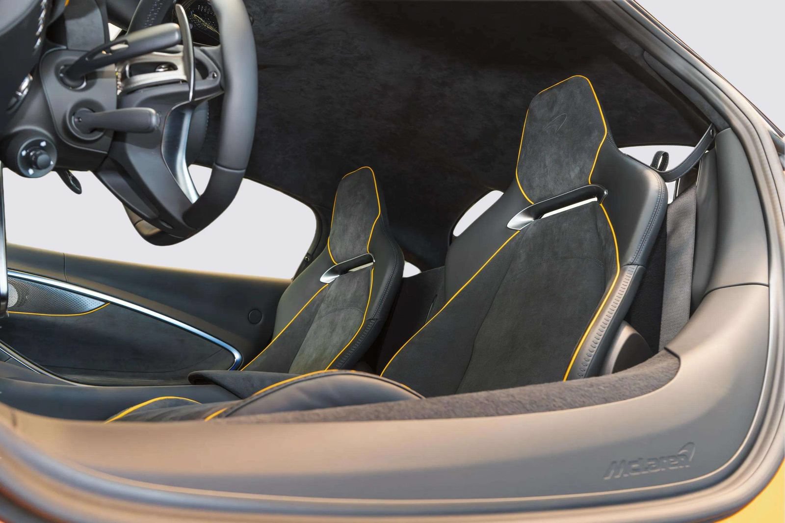 New 2026 McLaren Artura RWD image 16
