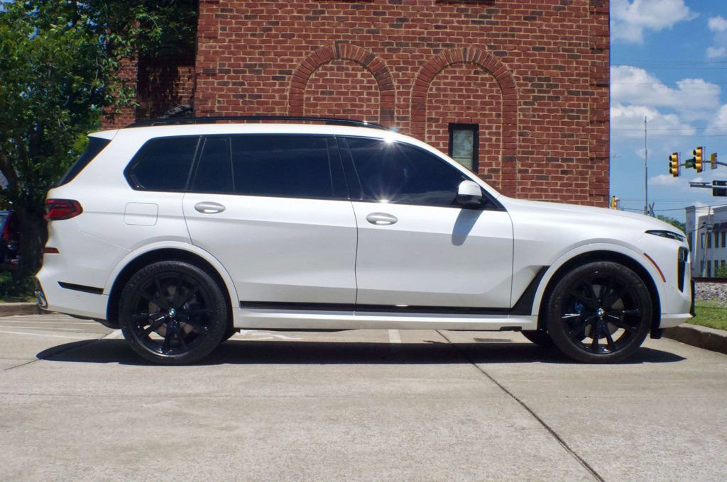 Used 2024 BMW X7 xDrive40i w/ M Sport Package AWD/4WD image 4