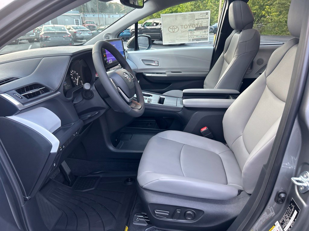 New 2026 Toyota Sienna XLE AWD/4WD image 9