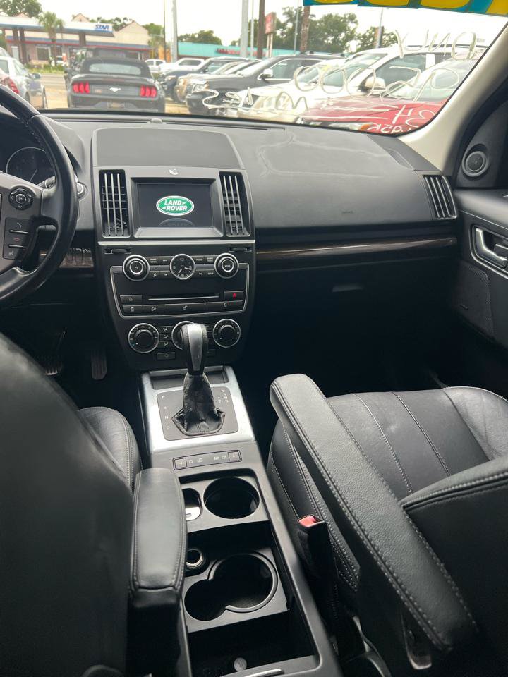 Used 2014 Land Rover LR2 AWD/4WD image 9