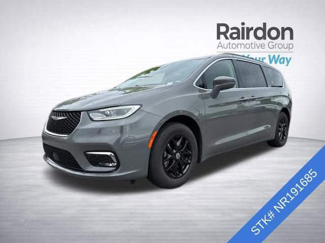 Used 2022 Chrysler Pacifica Touring-L FWD image 3