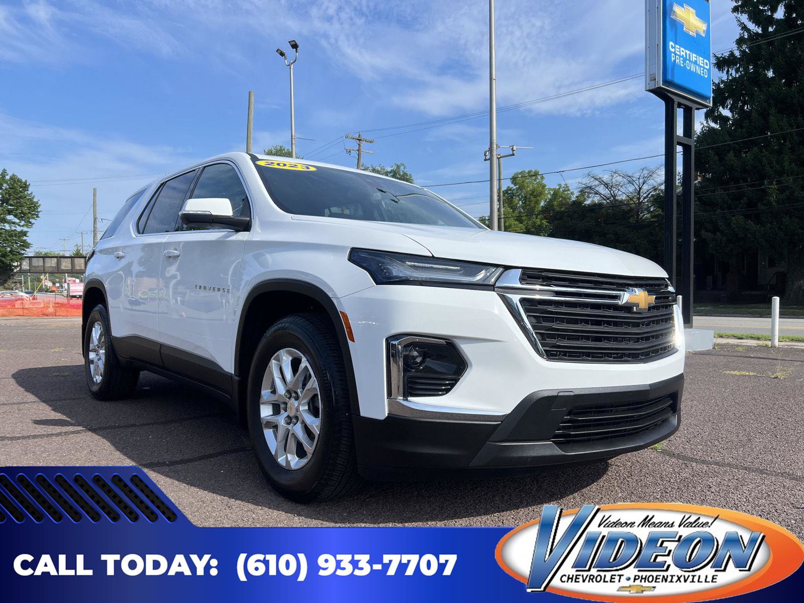 Used 2023 Chevrolet Traverse LS w/ Safety Package AWD/4WD image 1