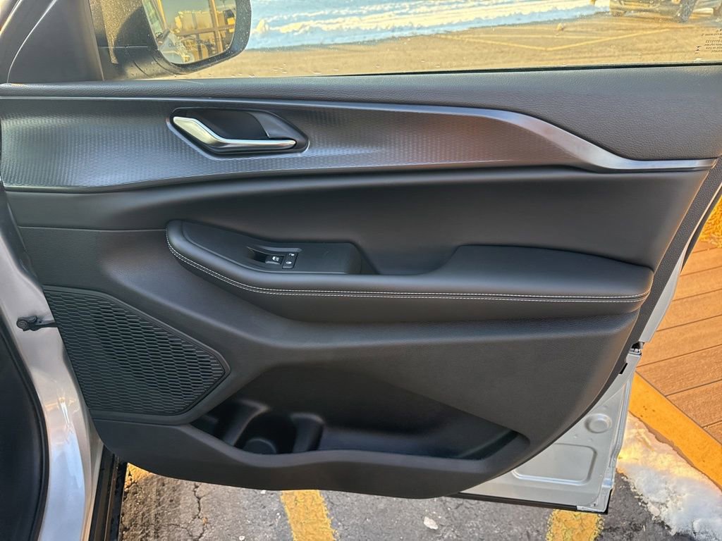 New 2025 Jeep Grand Cherokee L Laredo image 37