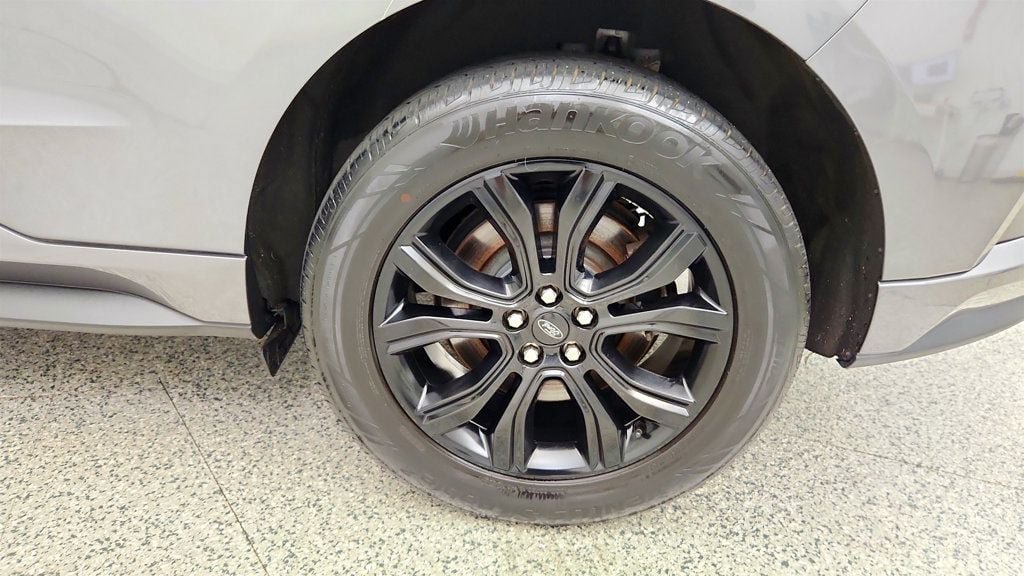 Used 2022 Ford Edge SE w/ Black Appearance Package AWD/4WD image 9
