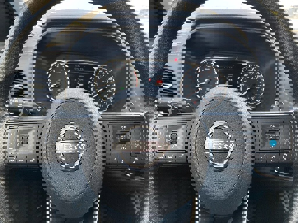 Used 2024 Nissan Rogue SV image 16