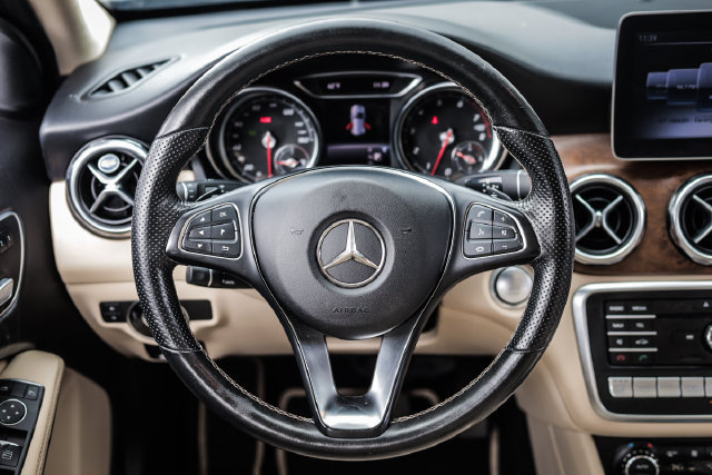 Used 2019 Mercedes-Benz GLA 250 4MATIC w/ Premium Package image 32