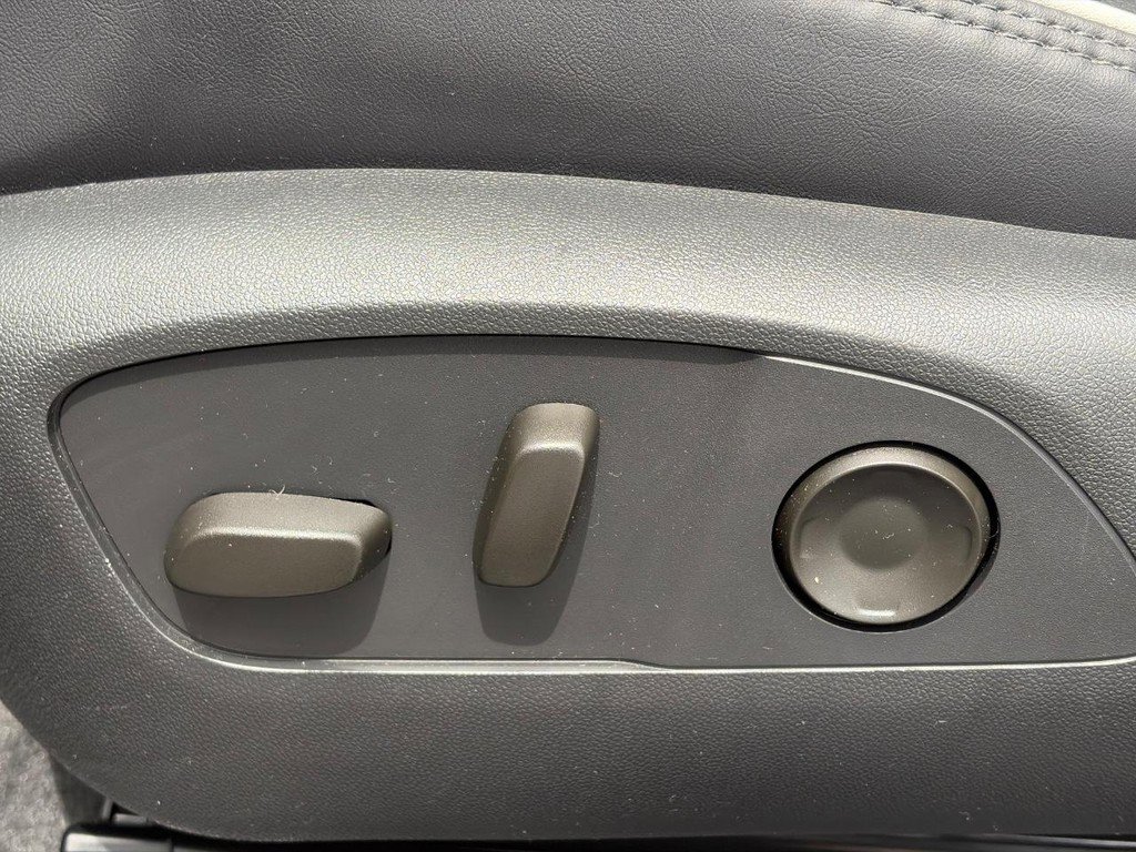 Used 2025 GMC Acadia Denali FWD image 20