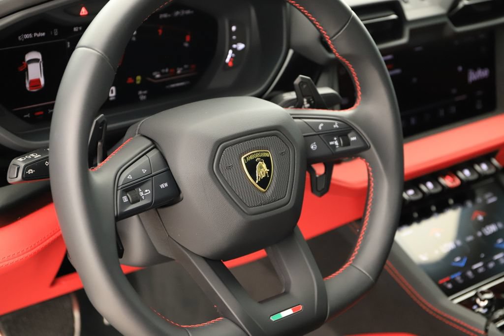 Used 2025 Lamborghini Urus SE AWD/4WD image 16