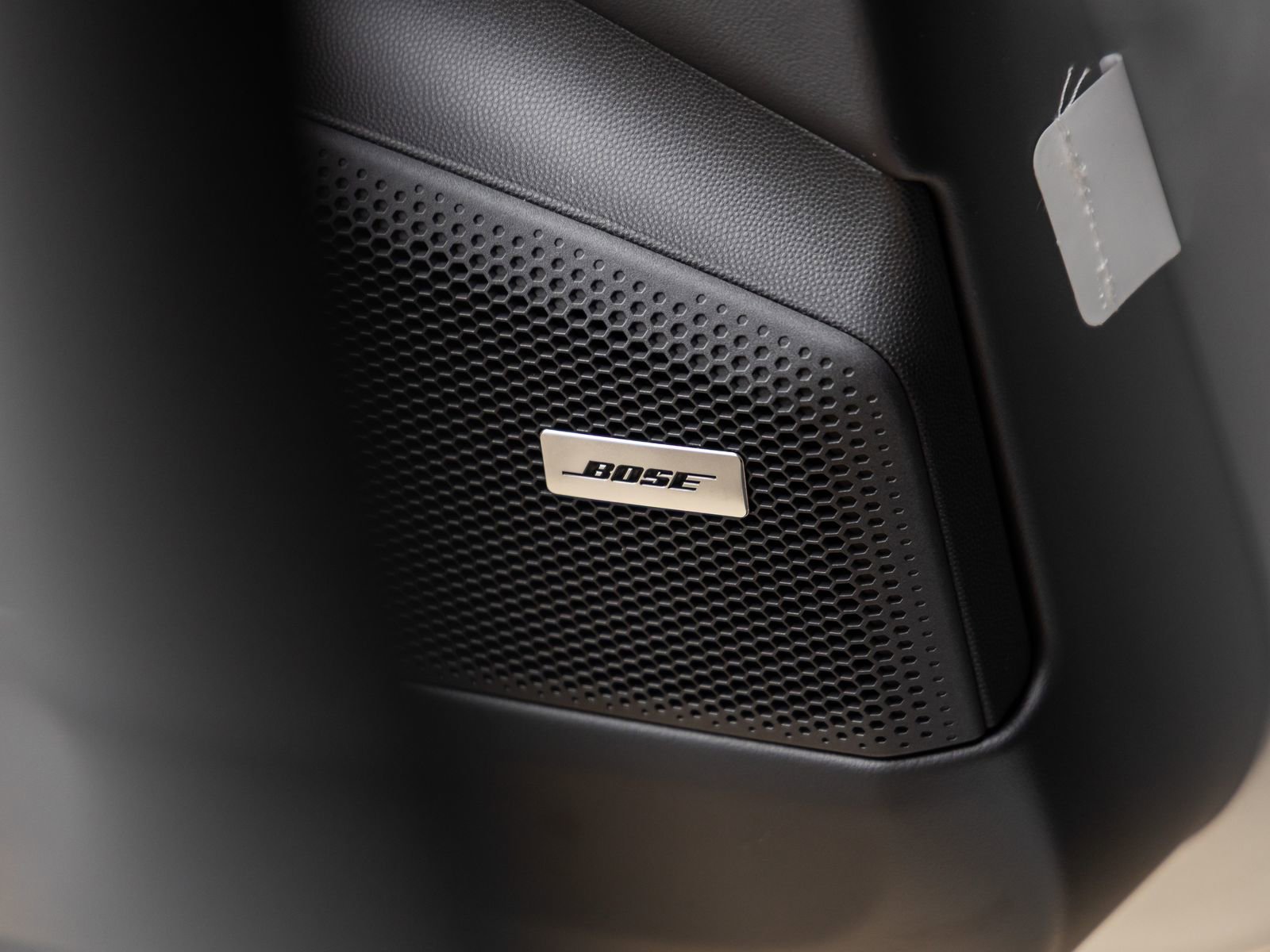 Certified 2025 Porsche Macan Electric image 28