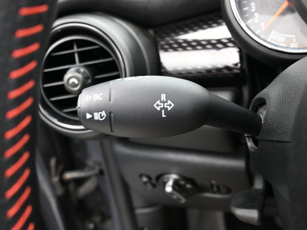 Used 2019 MINI Cooper S image 25