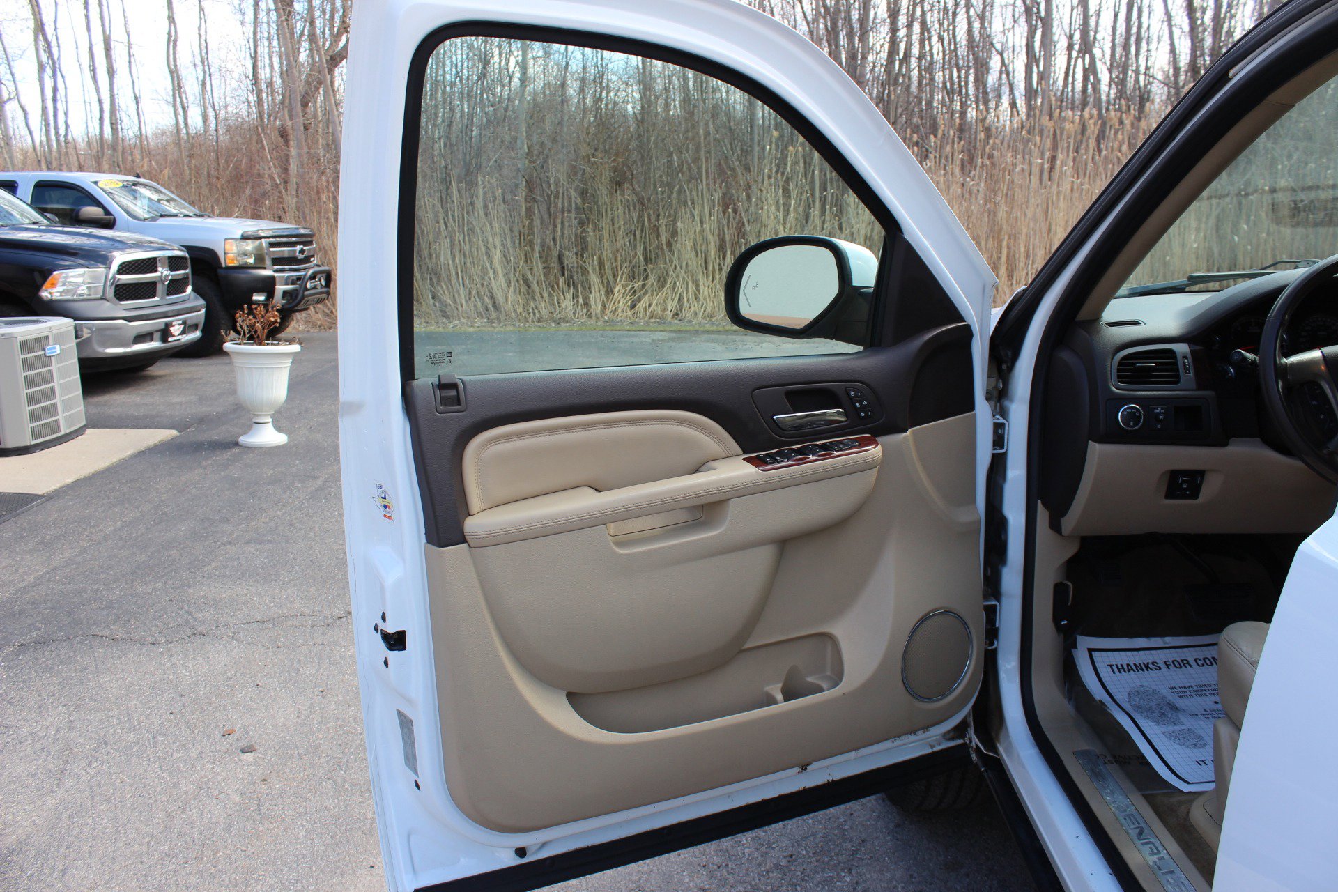 Used 2011 GMC Yukon Denali image 14