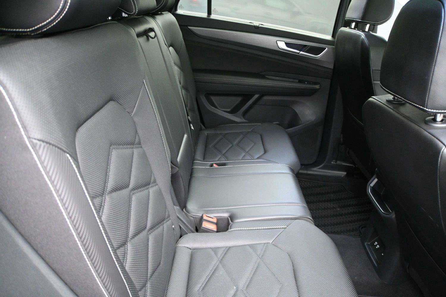 Certified 2024 Volkswagen Atlas Cross Sport SE w/ Panoramic Sunroof Package AWD/4WD image 19