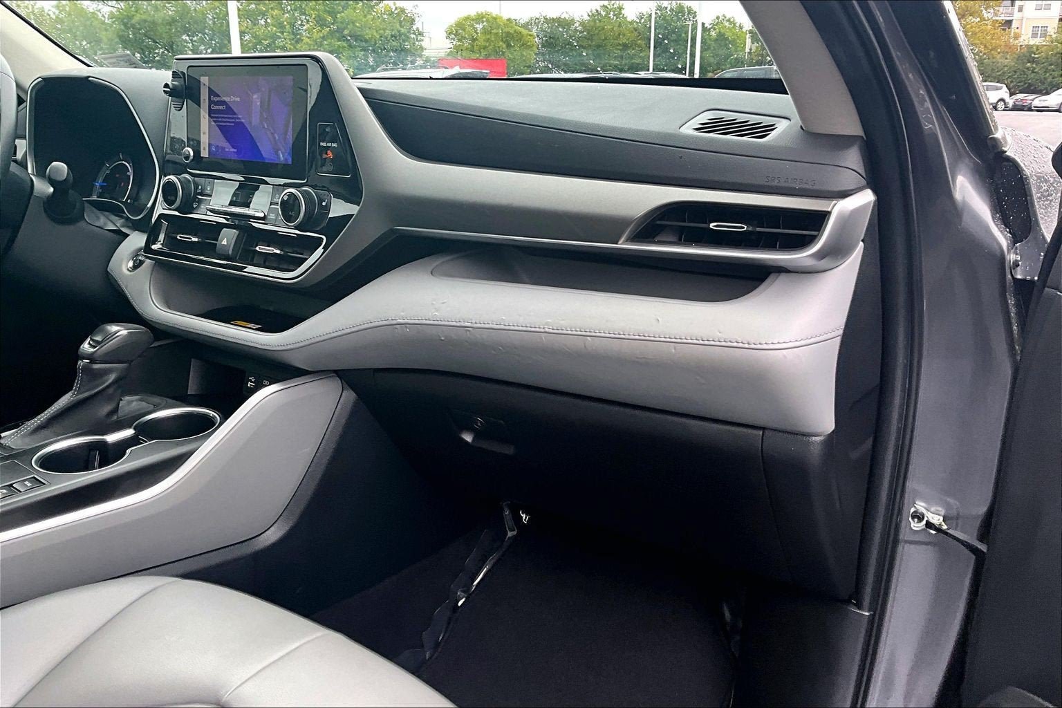 Used 2023 Toyota Highlander XLE AWD/4WD image 15
