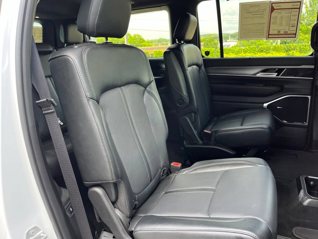 Used 2025 Jeep Wagoneer Series III w/ Premium Group I AWD/4WD image 27