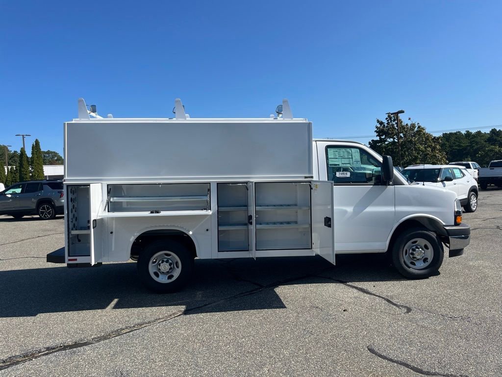 New 2025 Chevrolet Express 3500 w/ Power Convenience Package RWD image 9