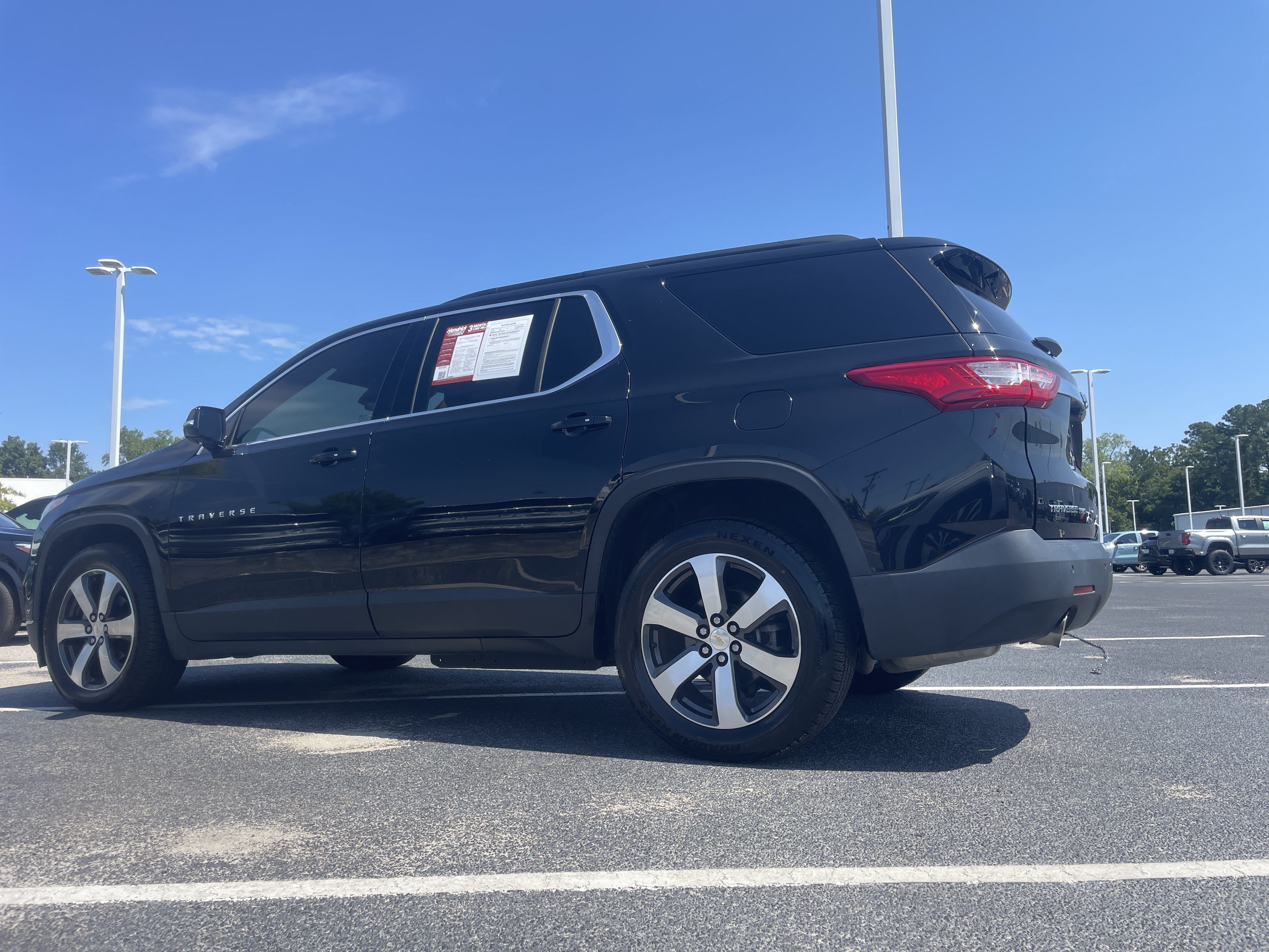Used 2019 Chevrolet Traverse LT w/ LT Premium Package AWD/4WD image 8