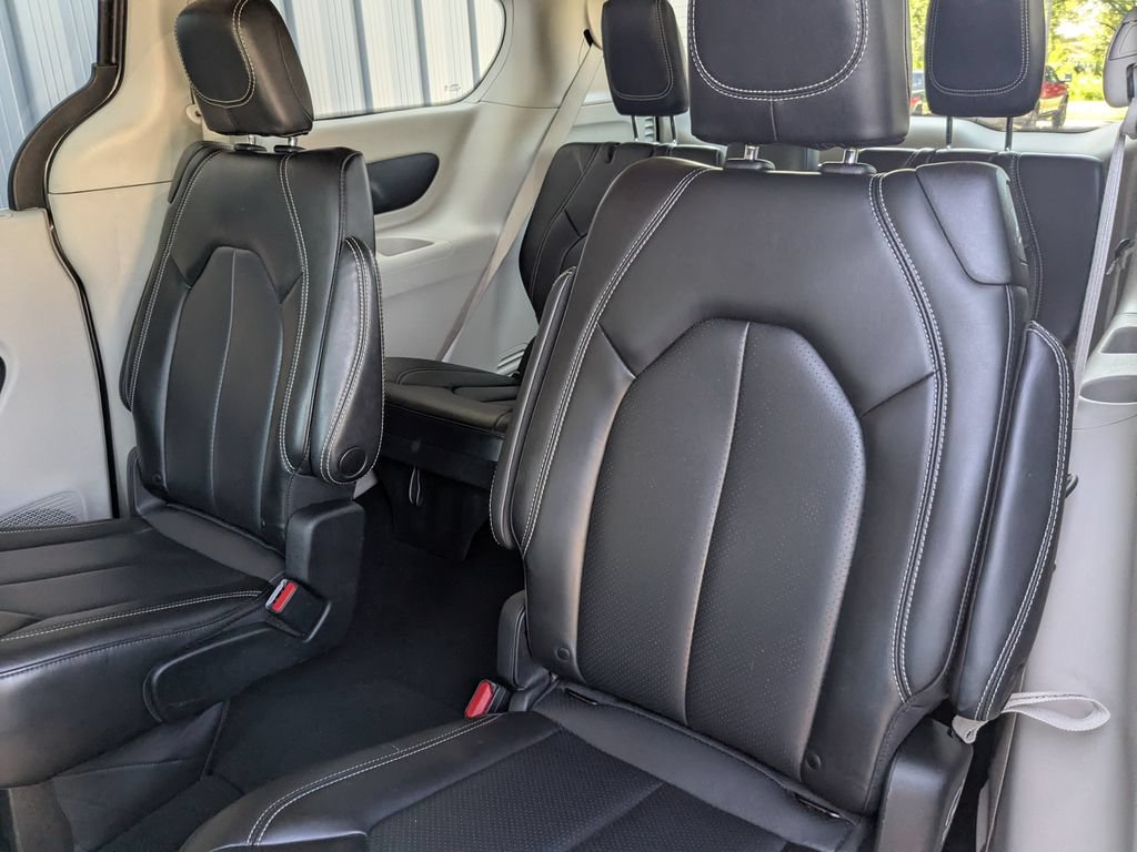 Used 2023 Chrysler Pacifica Touring-L FWD image 30