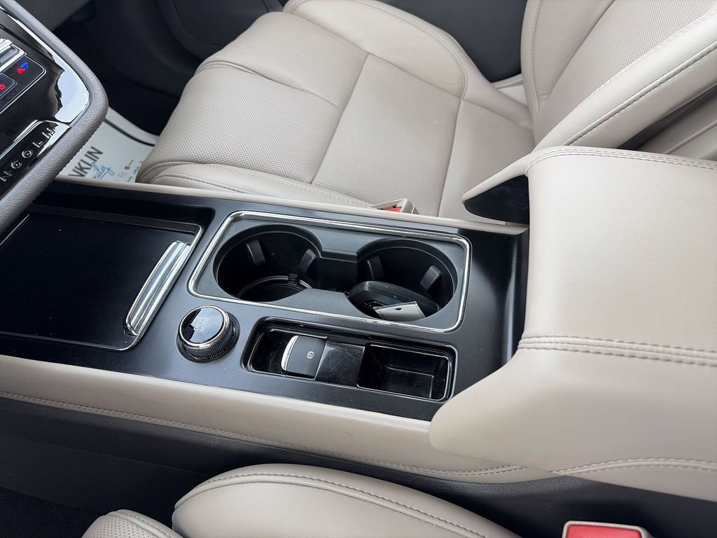 Used 2022 Lincoln Corsair Reserve w/ Equipment Group 201A image 21