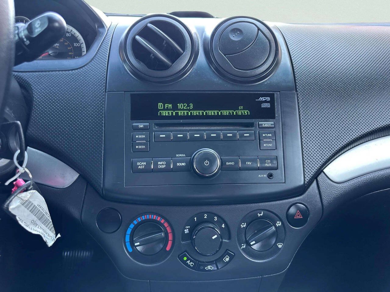 Used 2011 Chevrolet Aveo LT FWD image 26