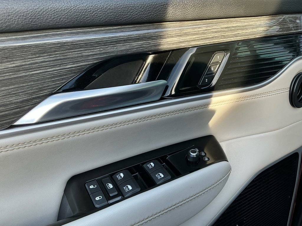 Used 2022 Jeep Wagoneer Series III w/ Premium Group I image 16