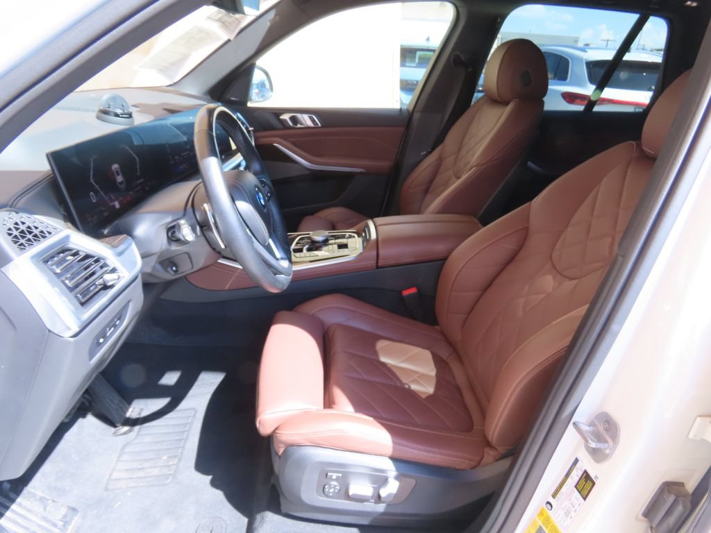 Used 2024 BMW X5 xDrive50e w/ Parking Assistance Package AWD/4WD image 10