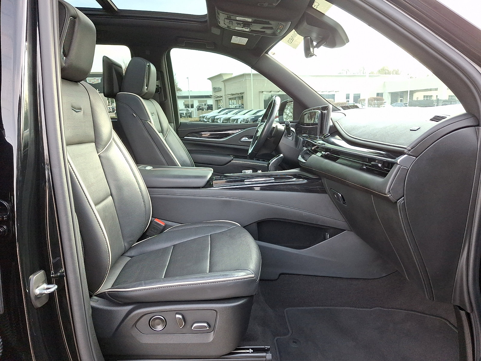 Certified 2024 Cadillac Escalade Sport w/ LPO, ONYX Package image 20