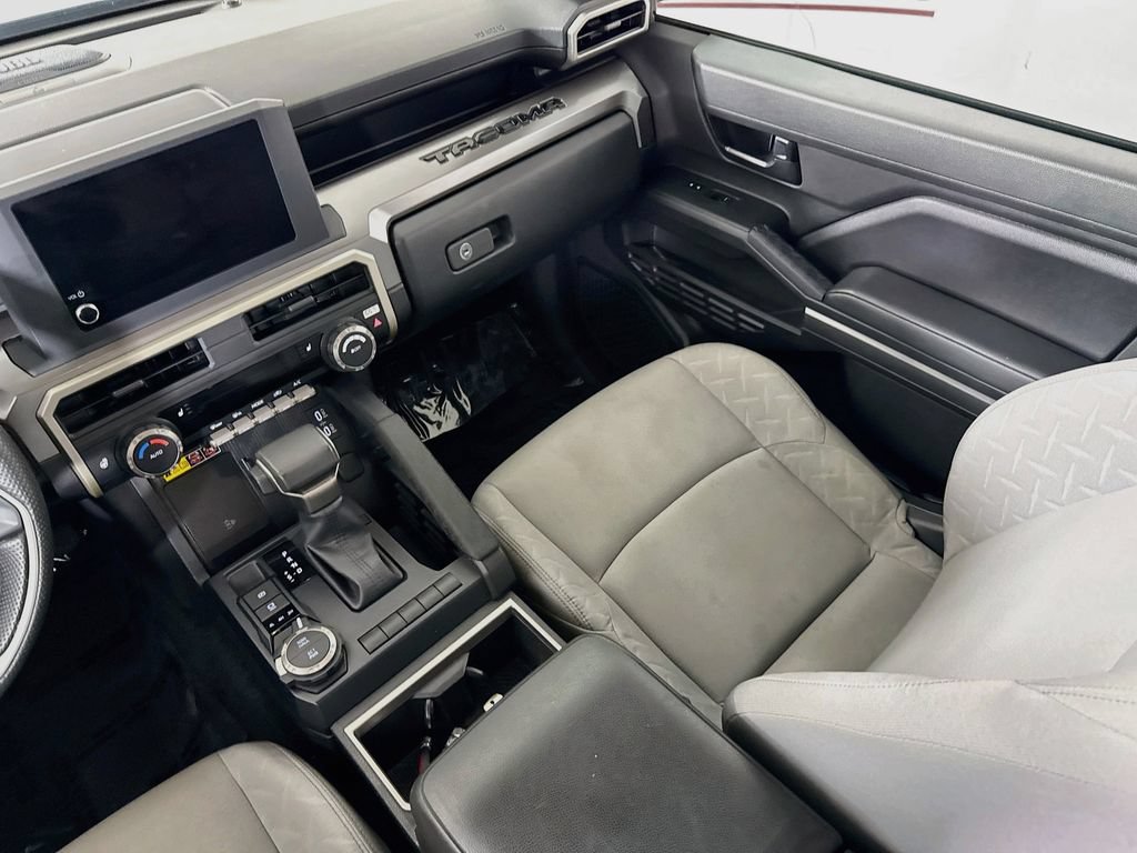 Used 2024 Toyota Tacoma SR5 AWD/4WD image 25