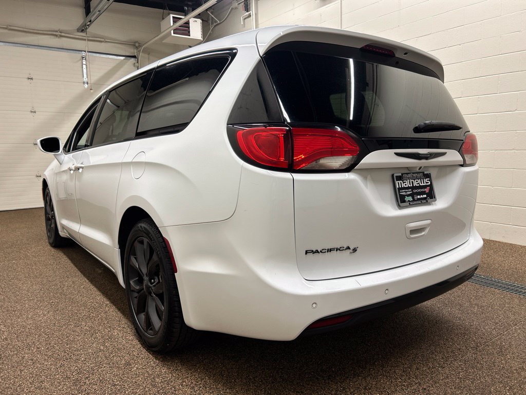 Used 2019 Chrysler Pacifica Touring Plus w/ S Appearance Package FWD image 4