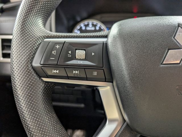 Used 2024 Mitsubishi Outlander ES image 22