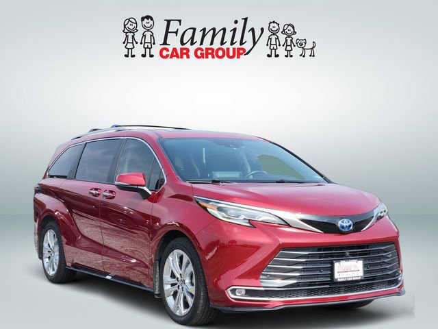 Certified 2024 Toyota Sienna Platinum FWD image 2