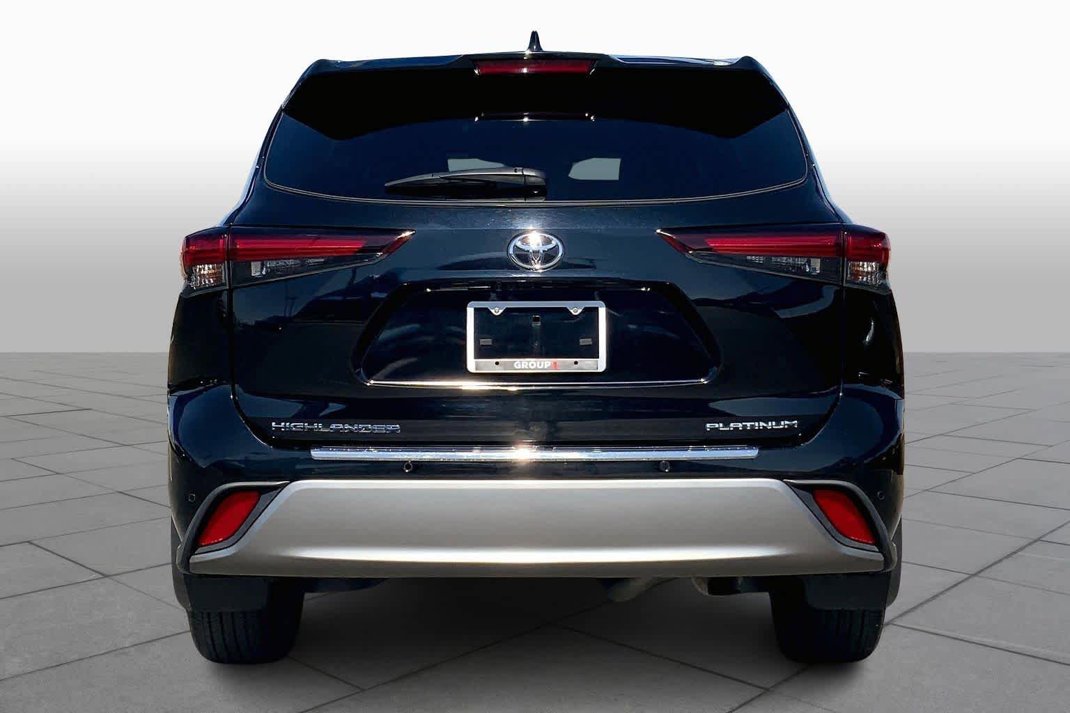 Used 2024 Toyota Highlander Platinum image 4