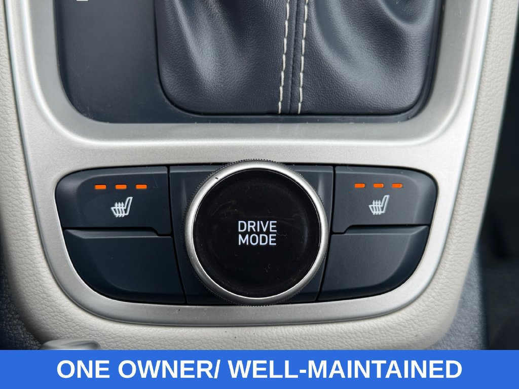 Used 2023 Hyundai Venue Limited FWD image 16