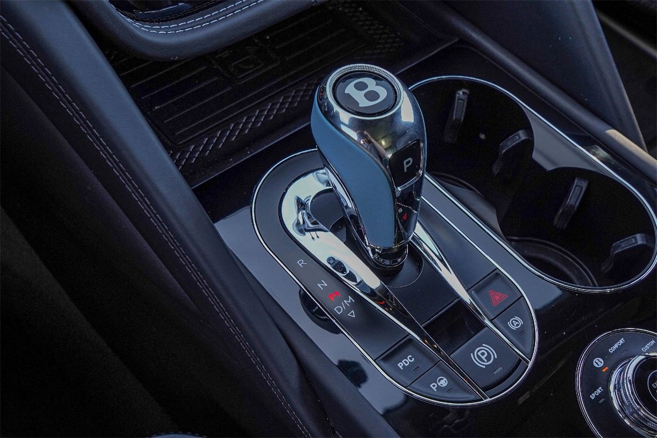 Used 2023 Bentley Bentayga image 30