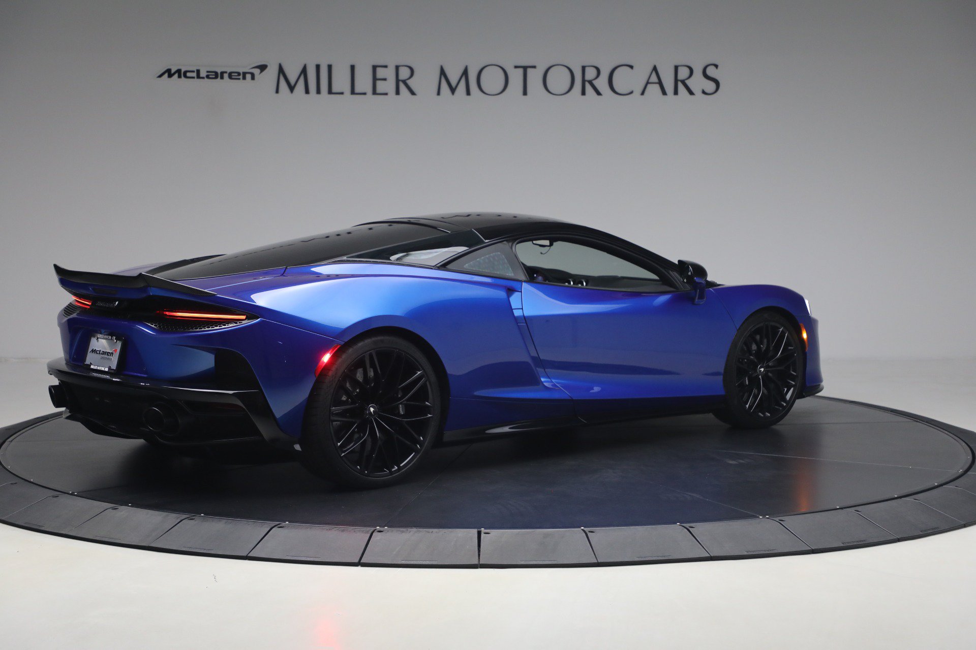Used 2023 McLaren GT RWD image 8