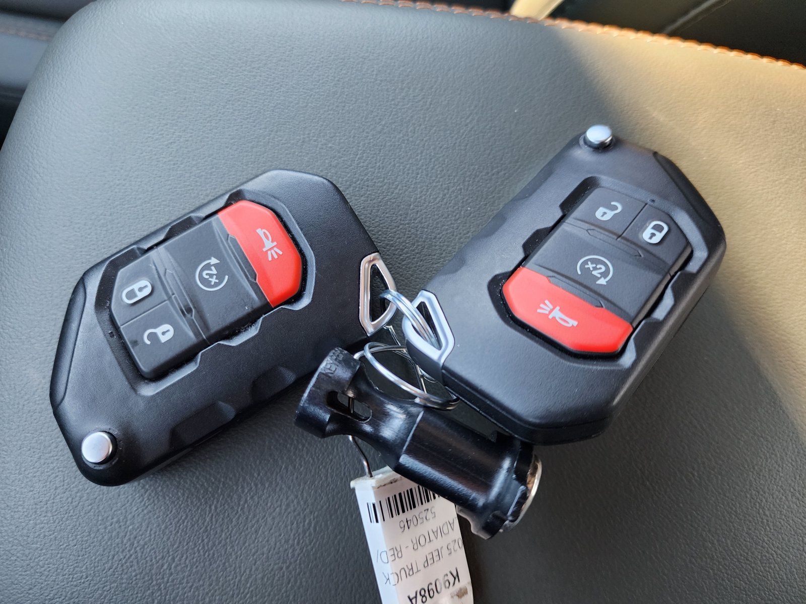 Used 2025 Jeep Gladiator Mojave AWD/4WD image 35