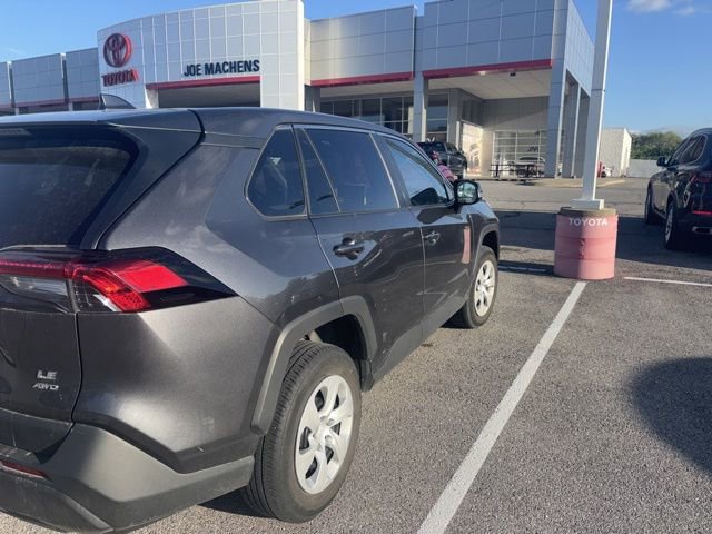 Used 2023 Toyota RAV4 LE AWD/4WD image 3