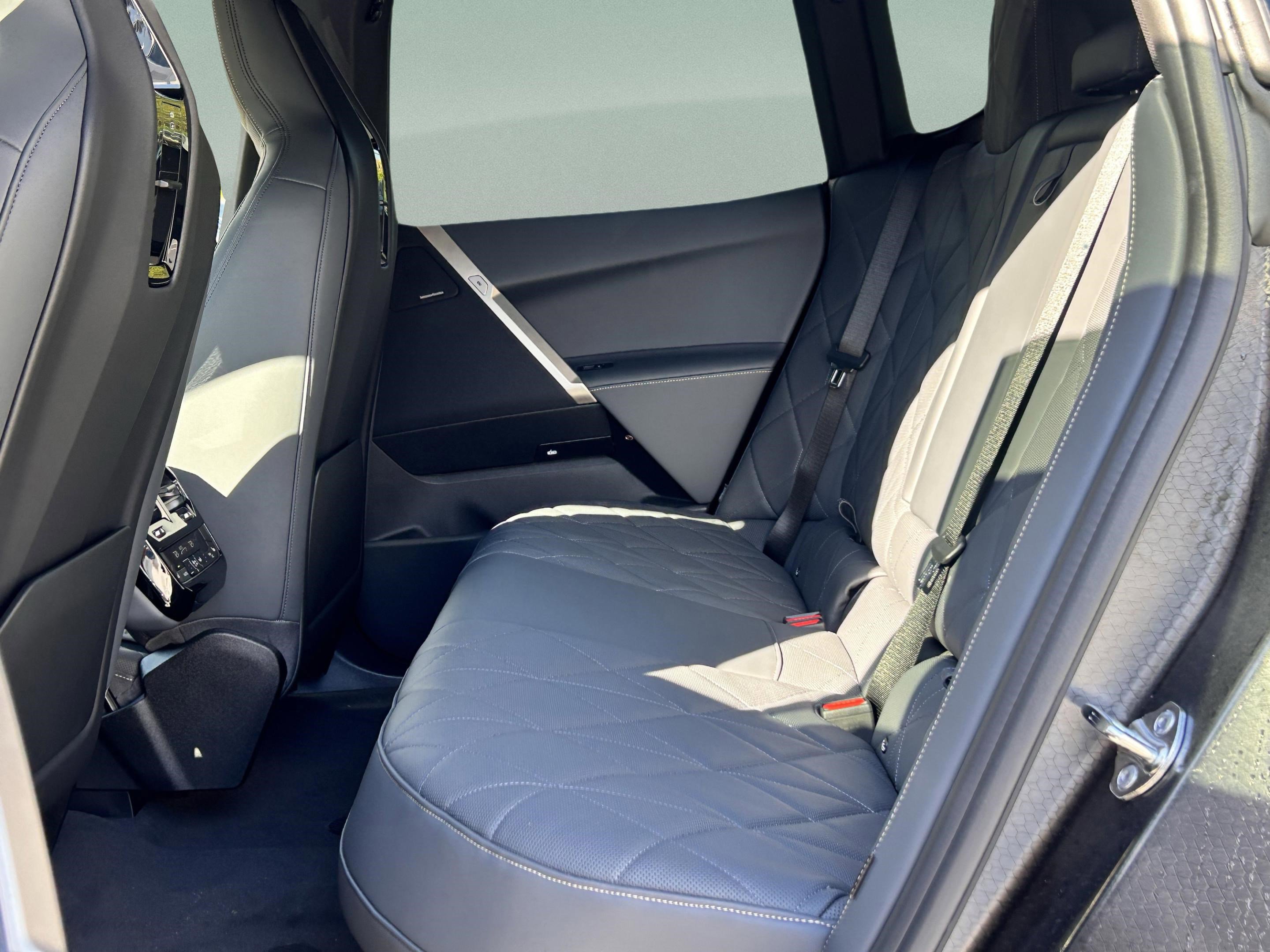 New 2026 BMW iX xDrive45 image 24