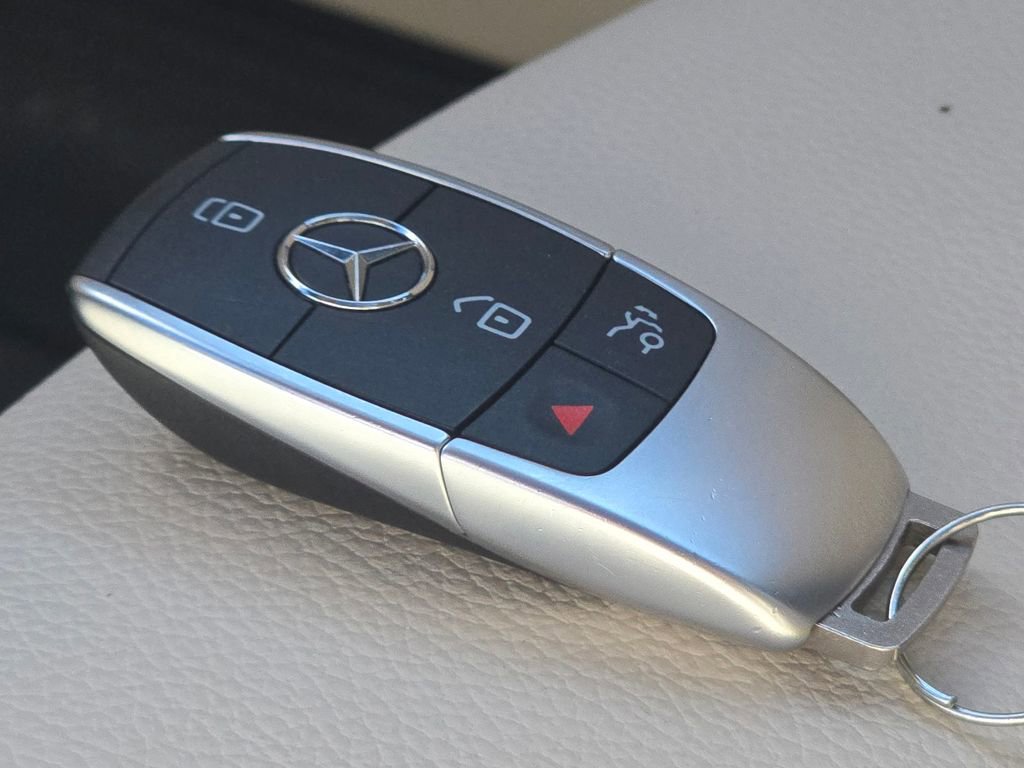 Certified 2023 Mercedes-Benz GLB 250 4MATIC image 39