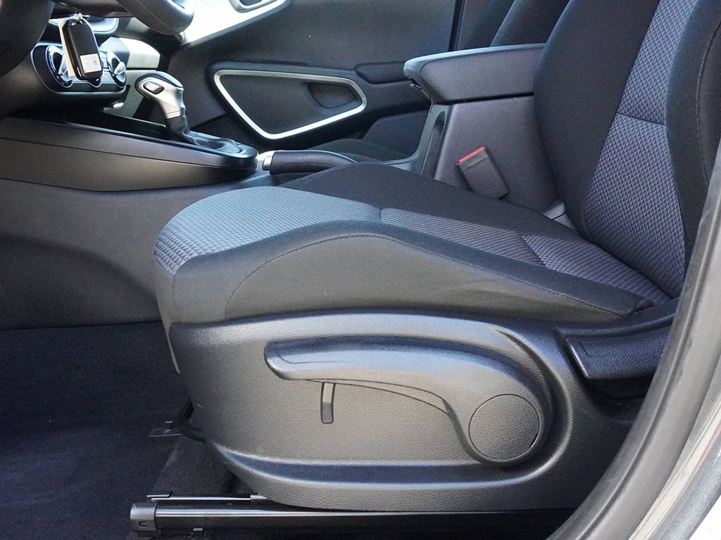 Used 2025 Kia Soul LX w/ LX Technology Package FWD image 29