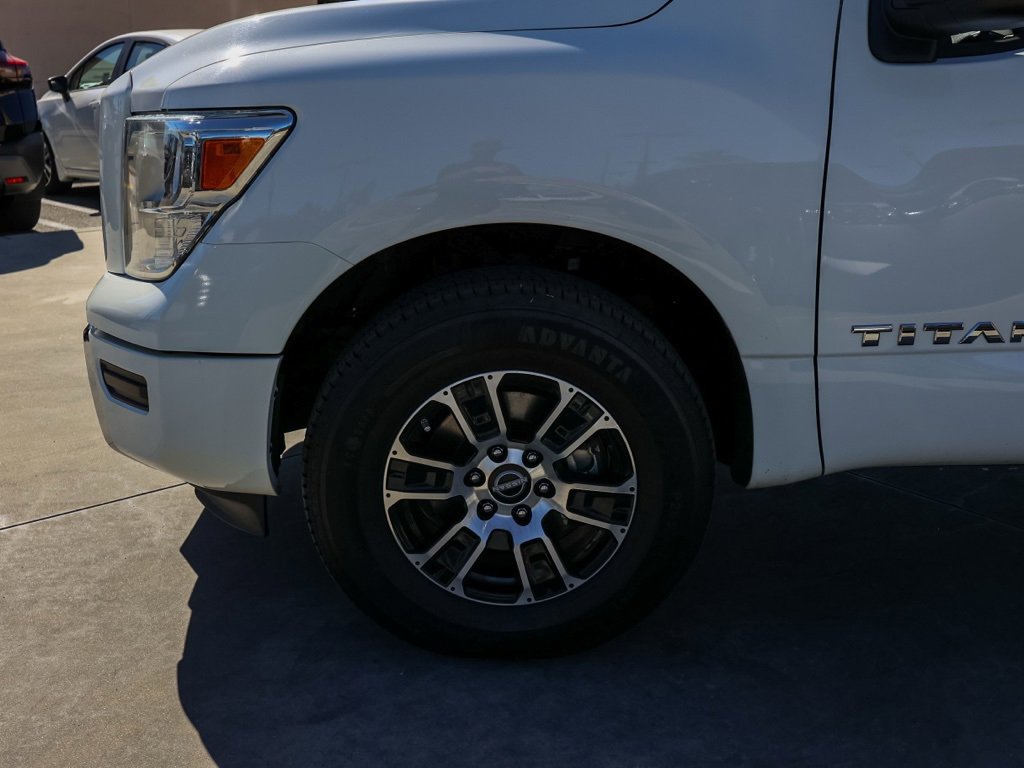 Used 2023 Nissan Titan SV image 11
