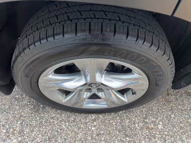 Used 2019 Toyota Highlander Limited AWD/4WD image 6